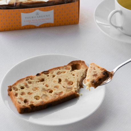 Citrus and golden raisin cake